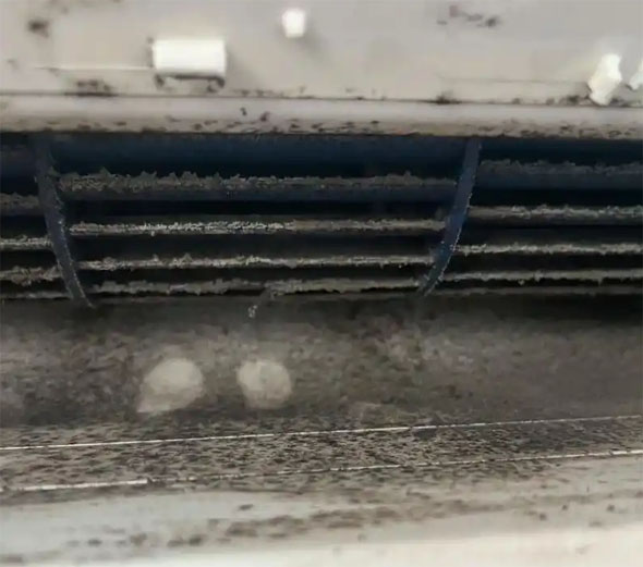 波密空调吹的风有股烧焦味是怎么回事